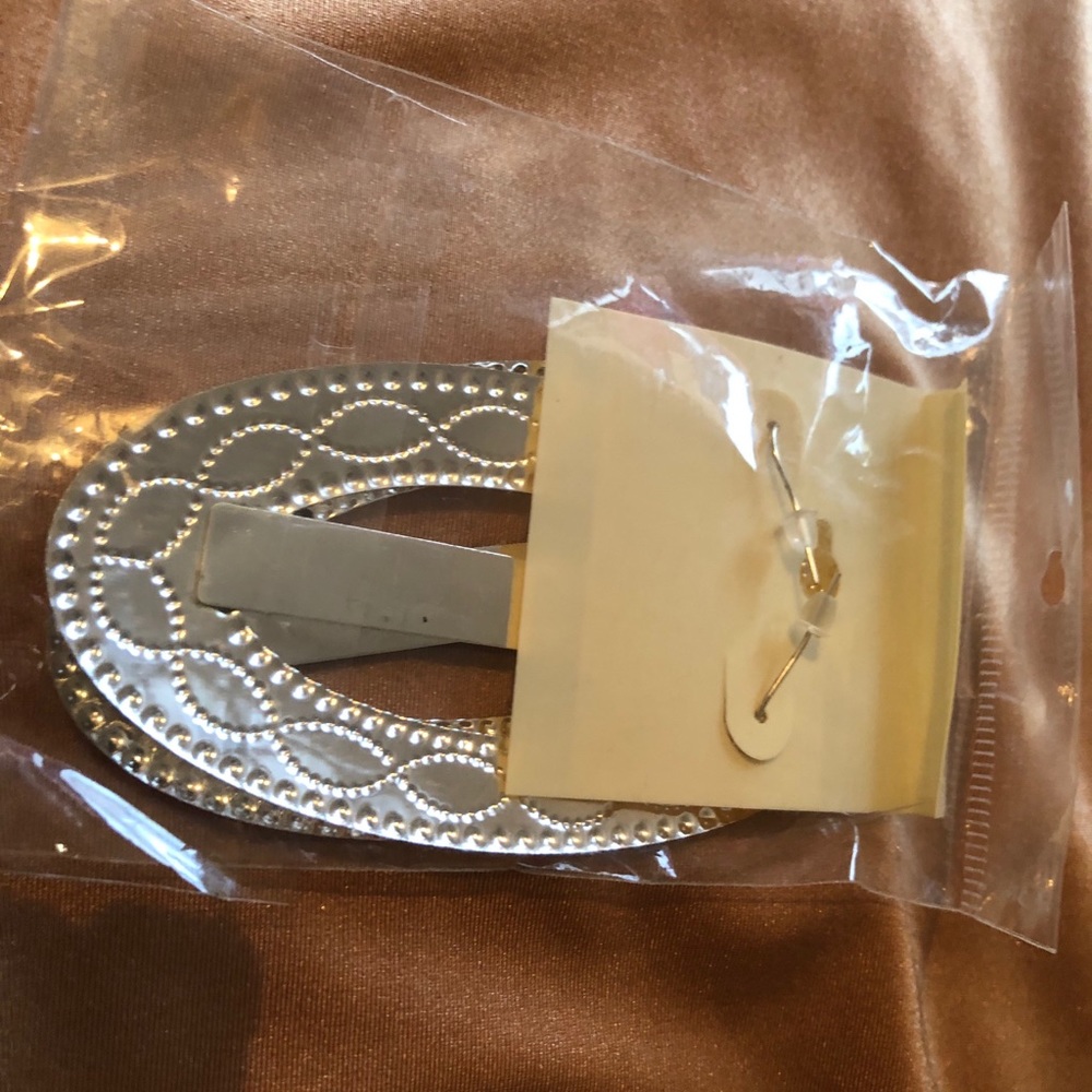 Earrings - Picture 3 of 6